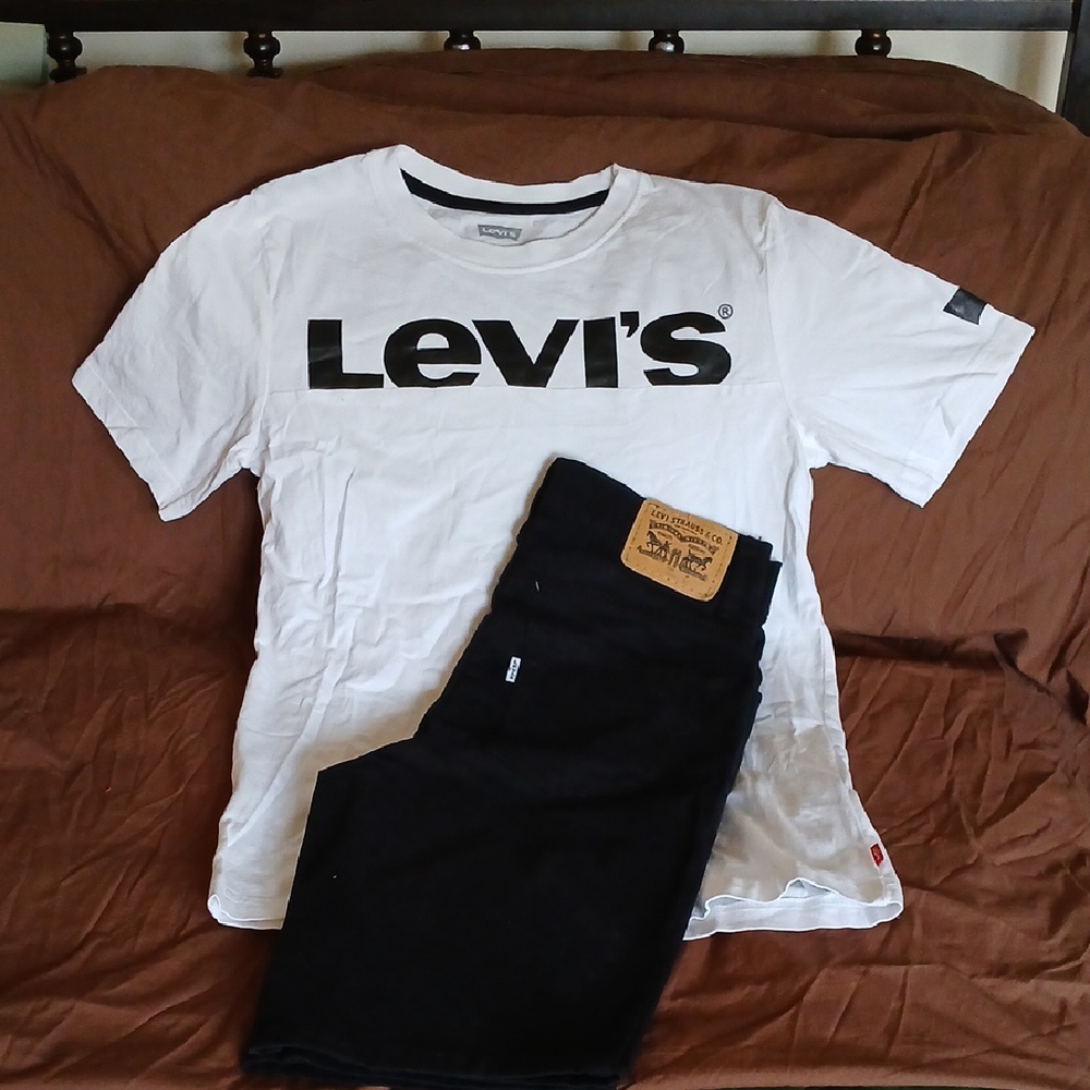 Levi's White T-Shirt and Black Jeans Set